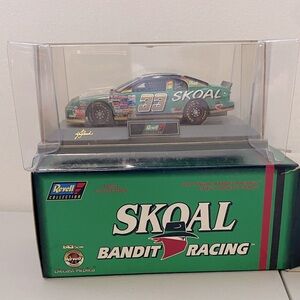 1:43 Revell 1997 Diecast car #33 Skoal Bandit Monte Carlo Ken Schrader